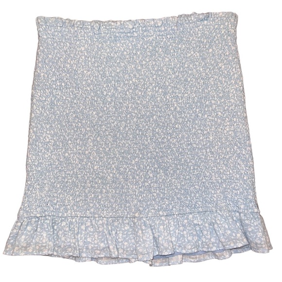 {NWOT Abercrombie & Fitch Smocked Floral Ruffle Mini Skirt Size XL Blue White} - Picture 2 of 6